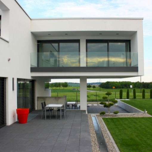 Aménagement d’une terrasse contemporaine à Zurich - Avenir Rénovations