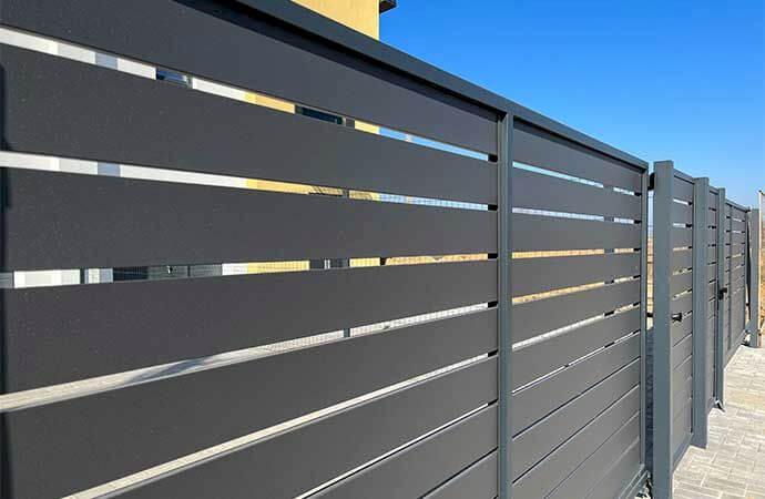 Les étapes de pose d’une clôture par Avenir Rénovations