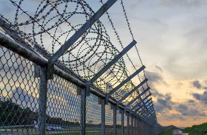 Étapes de pose d’une clôture rigide avec Avenir Rénovations