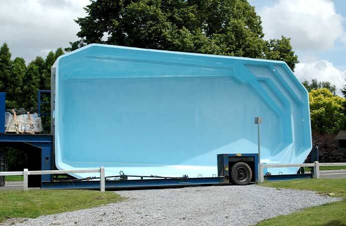 Les étapes de construction d’une piscine coque en Suisse romande