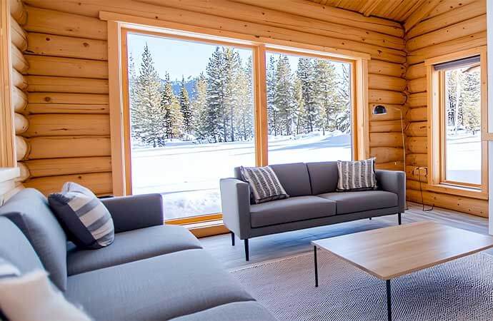 Étapes d’installation d’une baie vitrée à galandage en Suisse romande