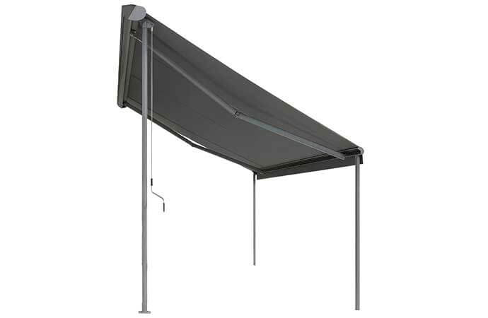 Étapes de pose d’un store banne manuel par Avenir Rénovations