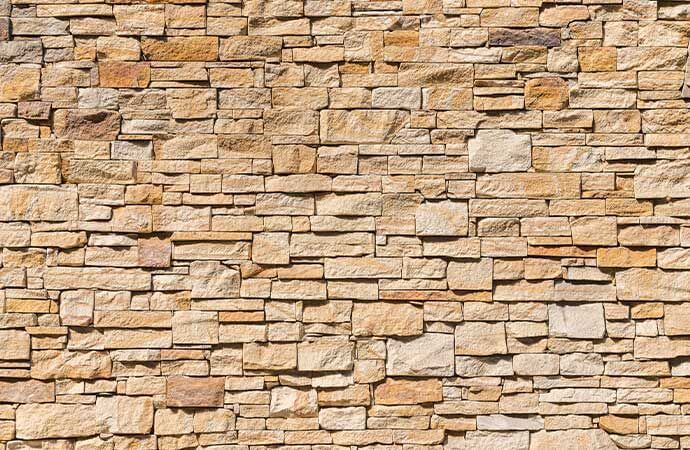 Étapes d’un projet de rénovation de mur en meulière en Suisse romande