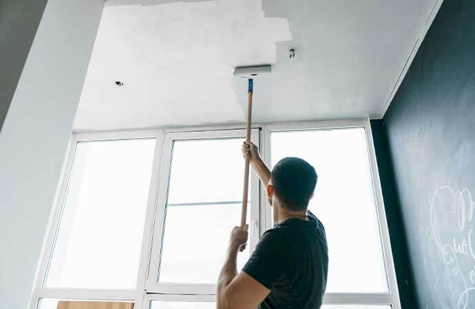 Les étapes de peinture d’un plafond en Suisse romande