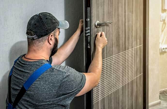 Étapes d’installation d’une porte d’entrée en Suisse romande