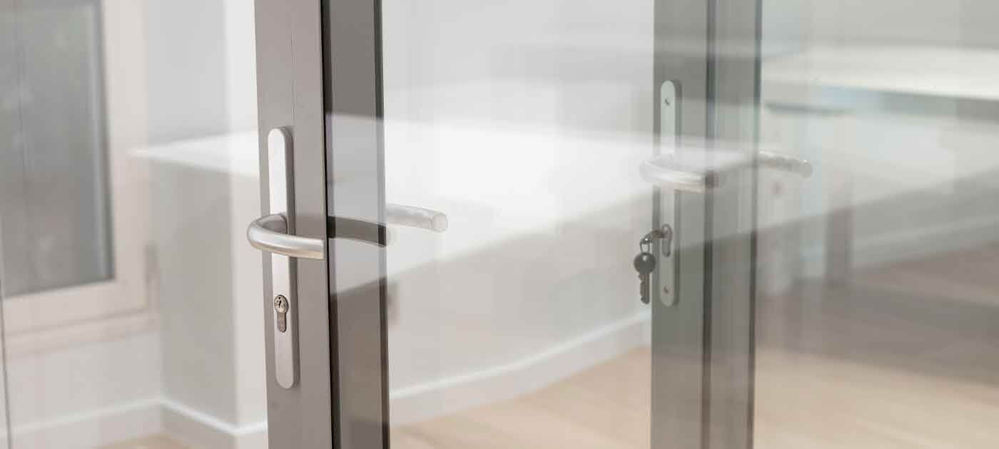 Porte entrée vitrée