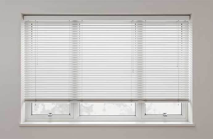 Étapes d’installation d’une persienne PVC en Suisse romande