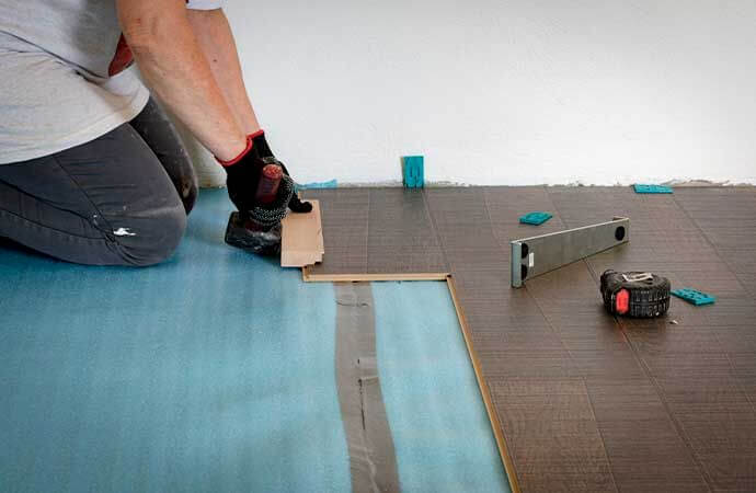 Étapes d’un projet de rénovation de sol intérieur en Suisse romande