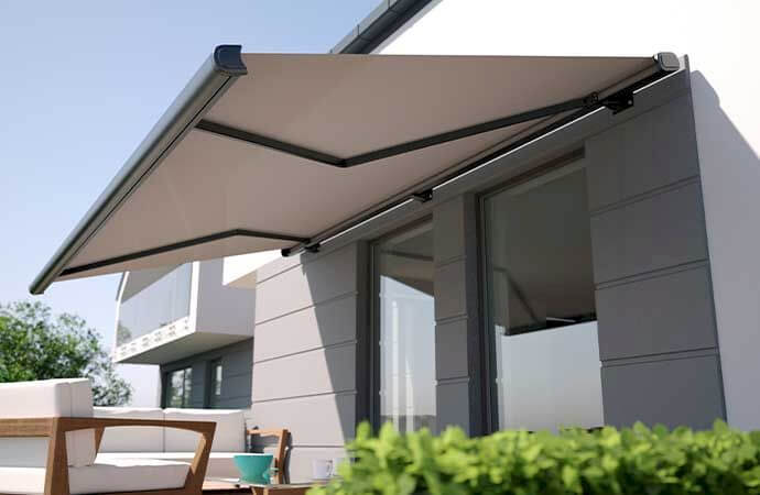 Étapes d’installation d’un store banne en Suisse romande