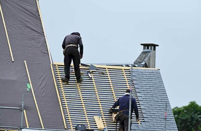 Étapes d’un projet de rénovation de toiture en Suisse romande