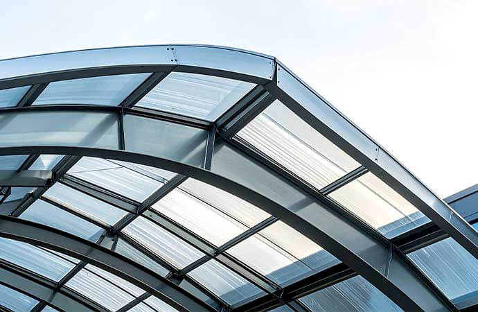 Étapes de l'installation d'une verrière en acier